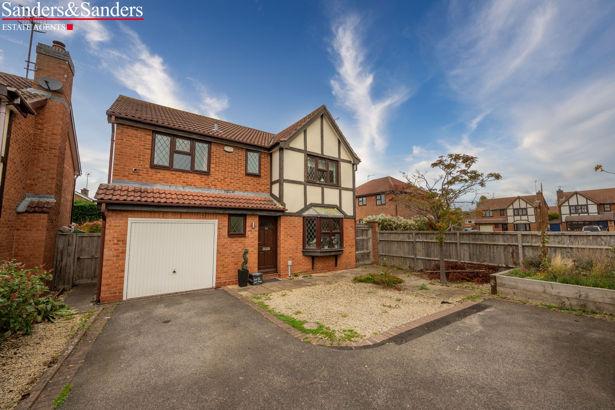 4 bedroom detached house For Sale in Bidford-on-avon, Alcester - Photograph 1