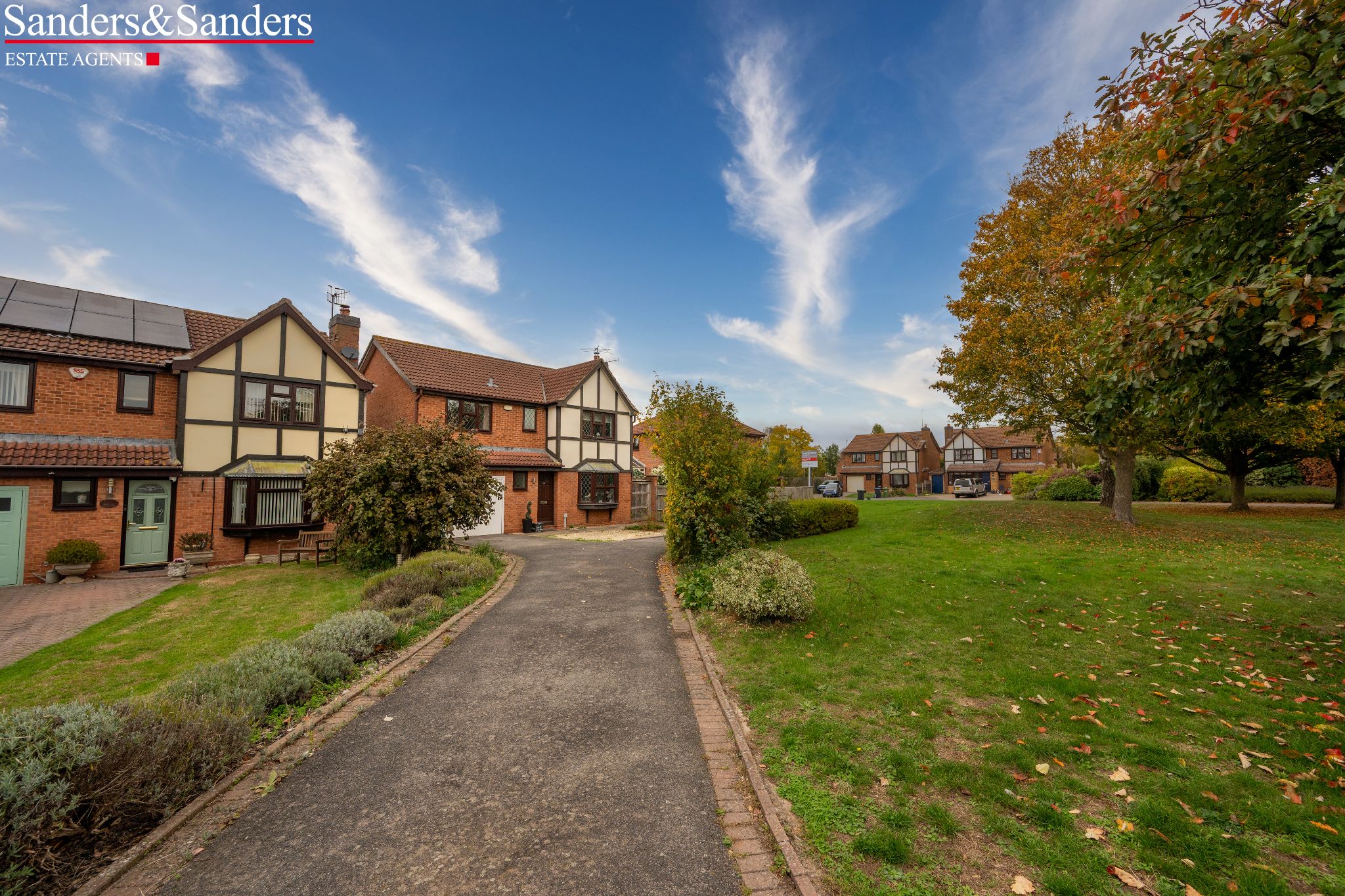 4 bedroom detached house For Sale in Bidford-on-avon, Alcester - Photograph 3