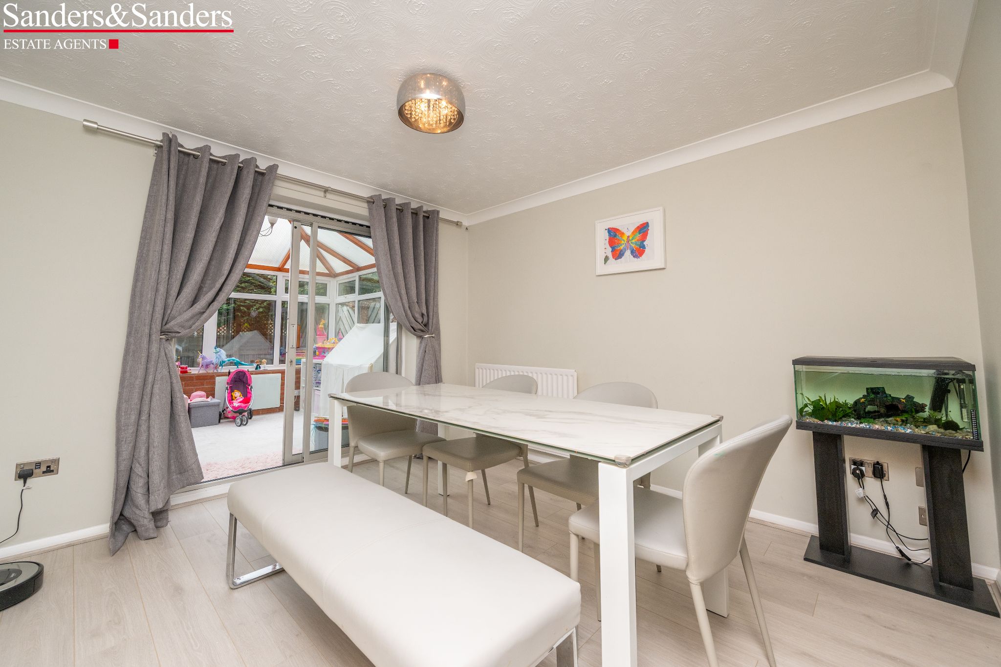 4 bedroom detached house For Sale in Bidford-on-avon, Alcester - Photograph 8