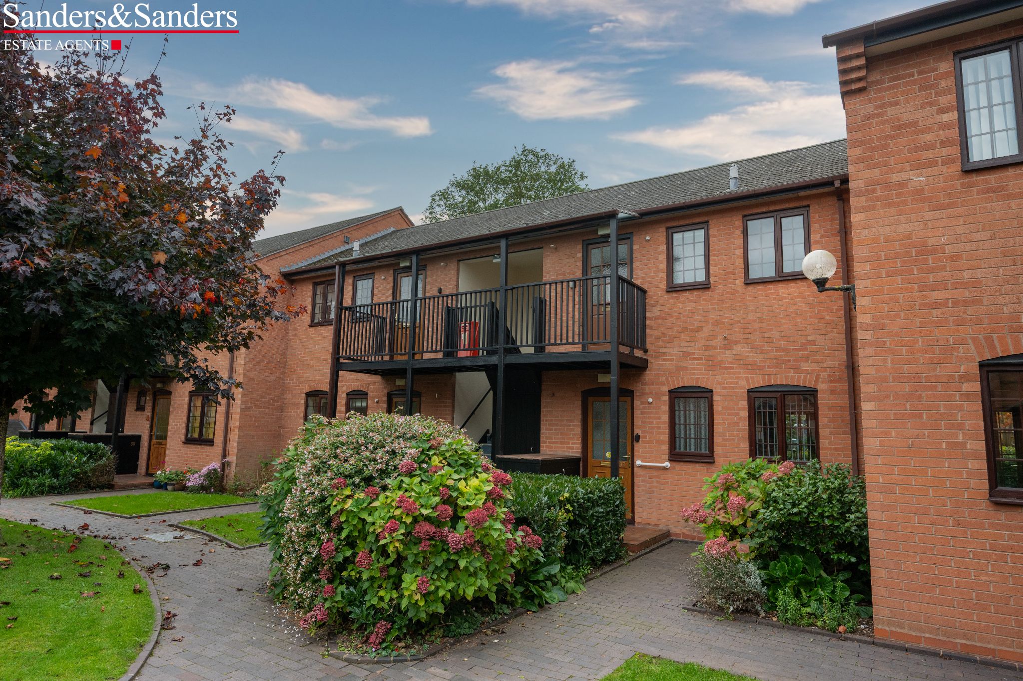 1 bedroom apartment flat/apartment For Sale Alcester - Photograph 1