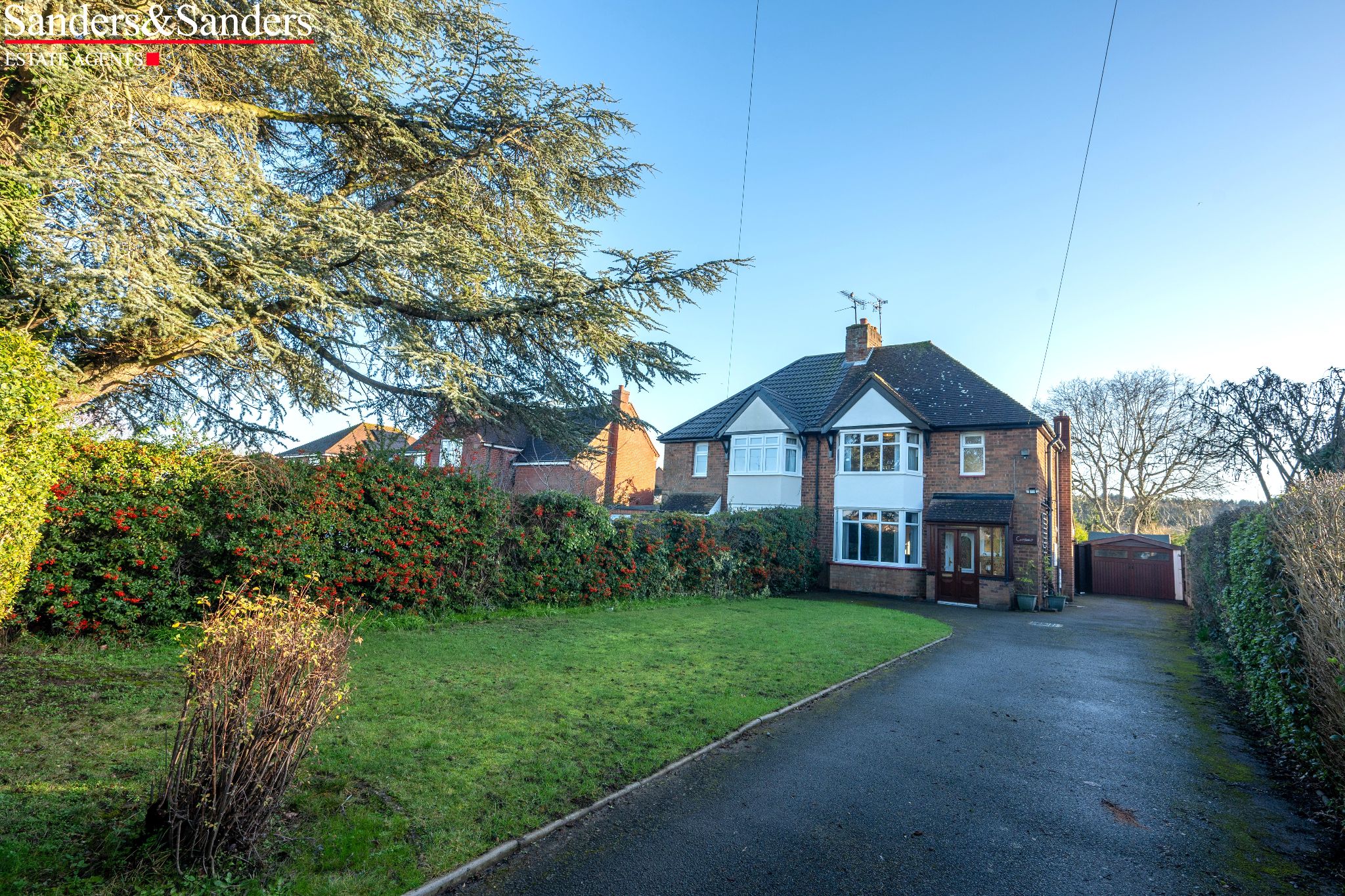 3 bedroom semi-detached house For Sale in Oversley Green, Alcester - Photograph 1
