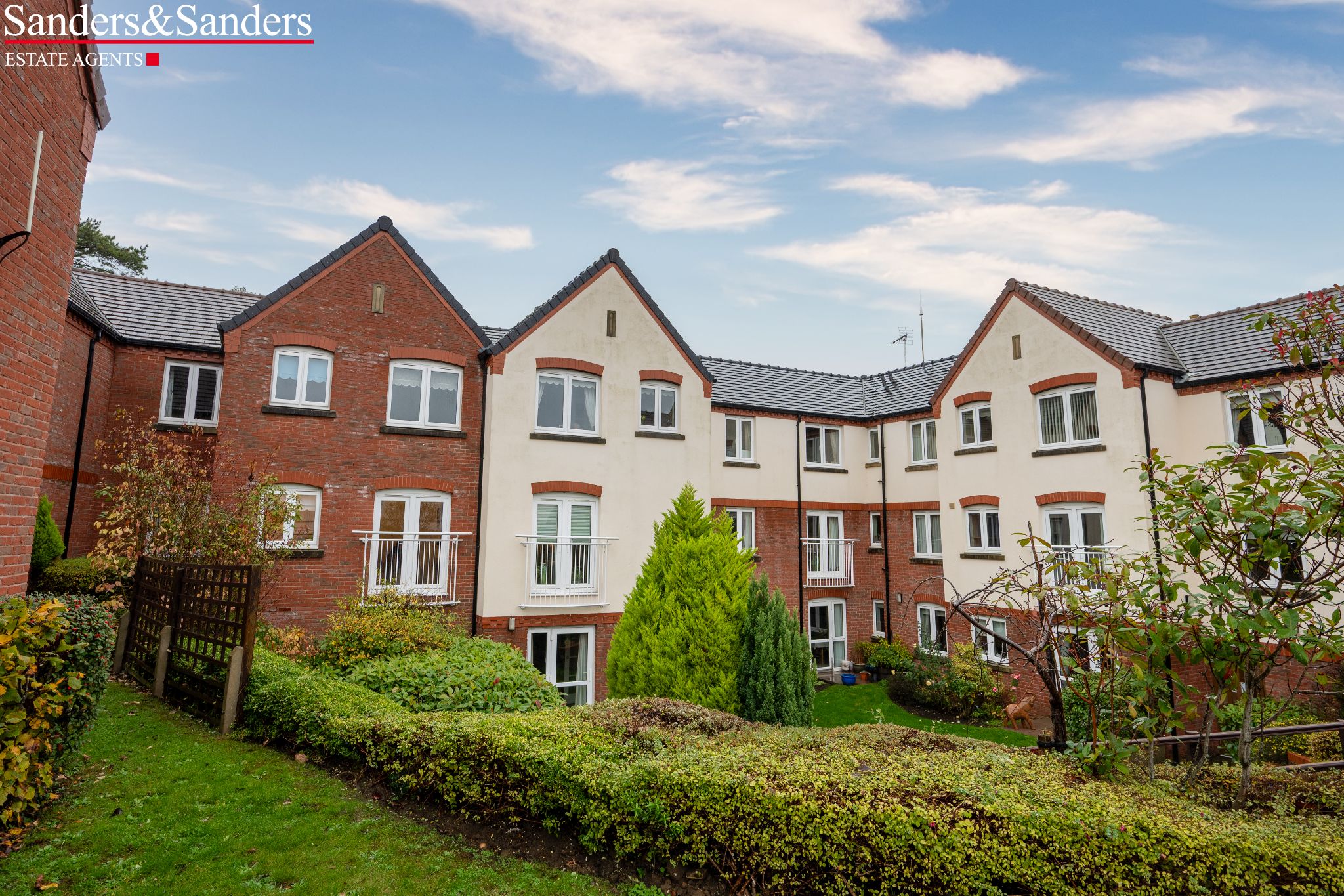 1 bedroom ground floor flat/apartment For Sale Studley - Photograph 1