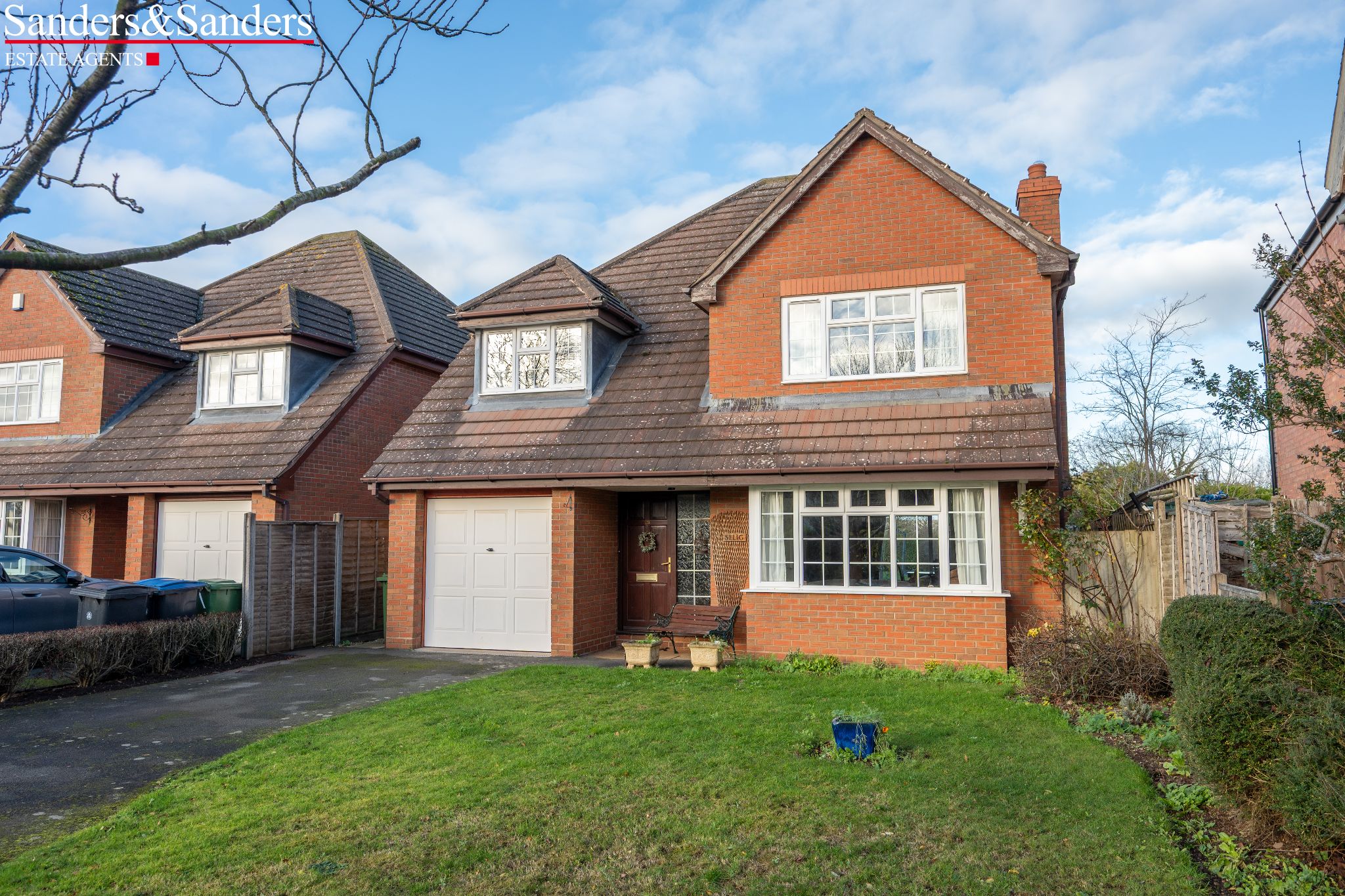 4 bedroom detached house To Let in Bidford-on-avon, Alcester - Photograph 1