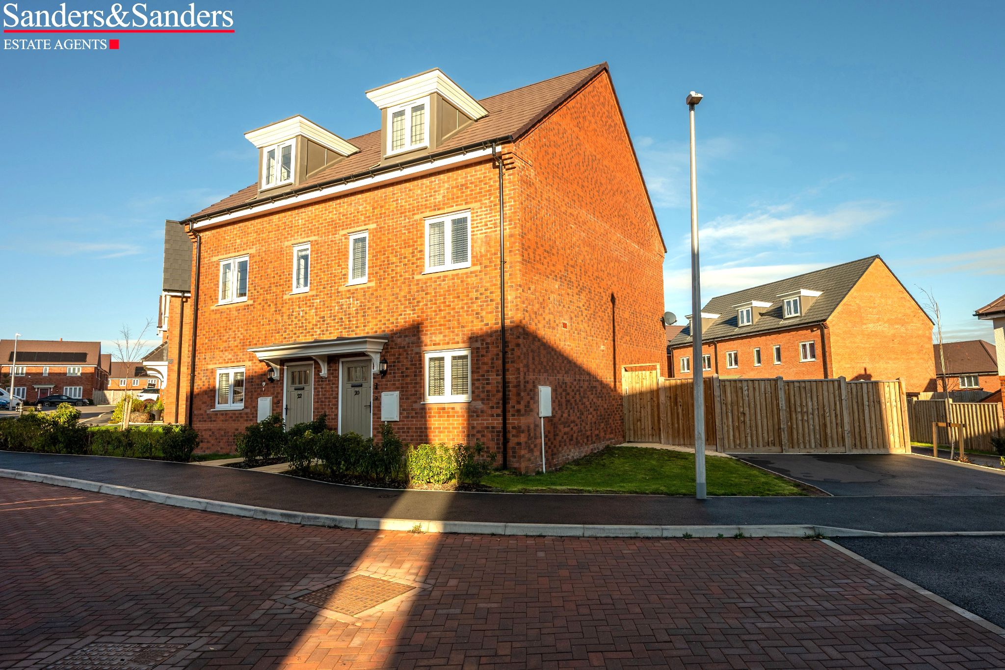 3 bedroom semi-detached house For Sale Stratford-upon-avon - Photograph 1