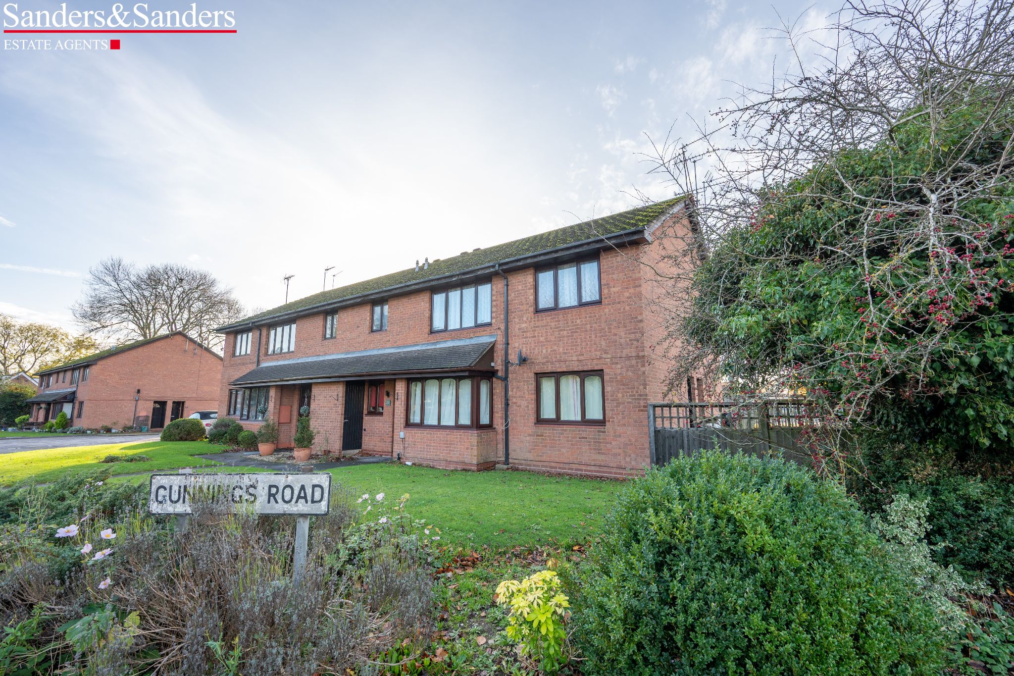 1 bedroom apartment flat/apartment For Sale Alcester - Photograph 1