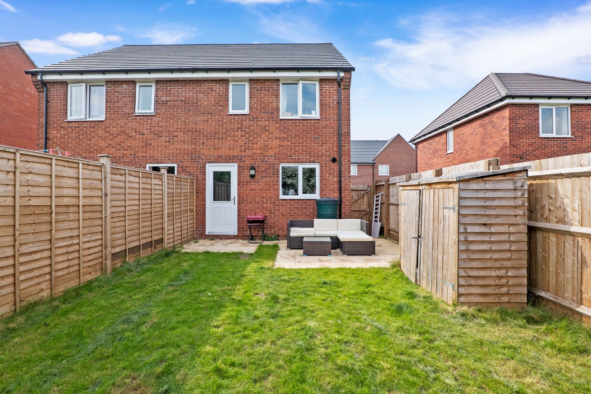 2 bedroom semi-detached house For Sale in Alcester Park, Alcester - Property photograph