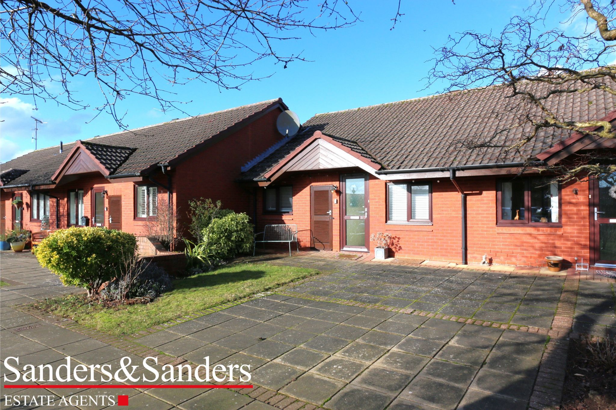2 bedroom terraced bungalow For Sale in Bidford-on-avon, Alcester - Photograph 1