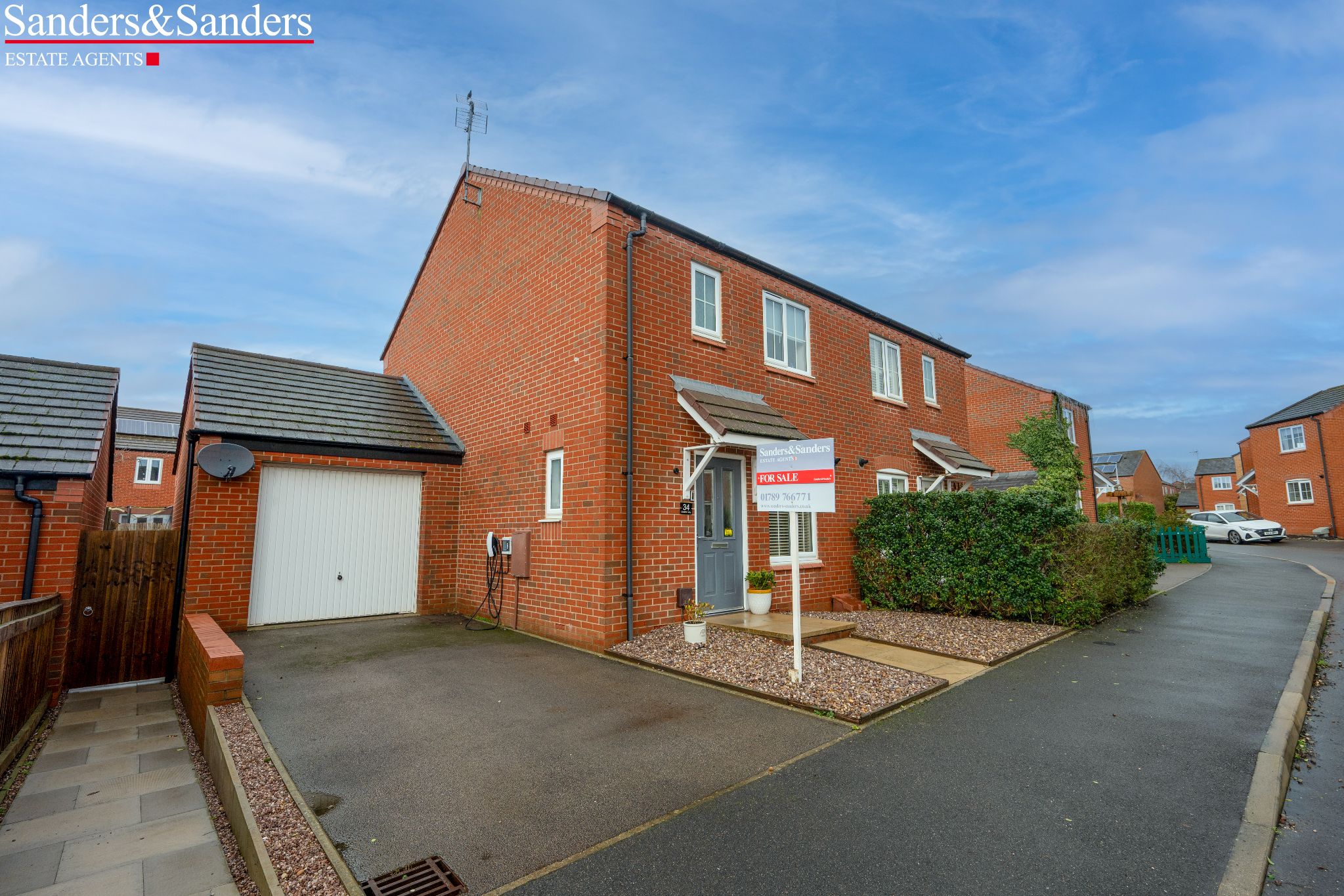 3 bedroom semi-detached house For Sale in Bidford On Avon, Alcester - Photograph 1