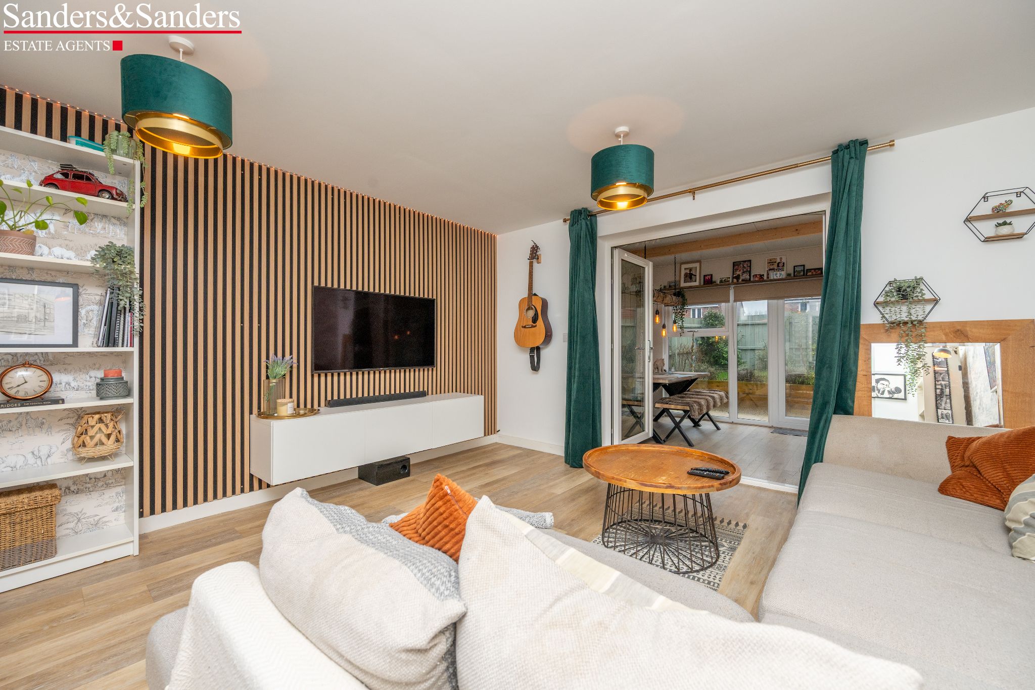 2 bedroom semi-detached house For Sale Stratford-upon-avon - Property photograph