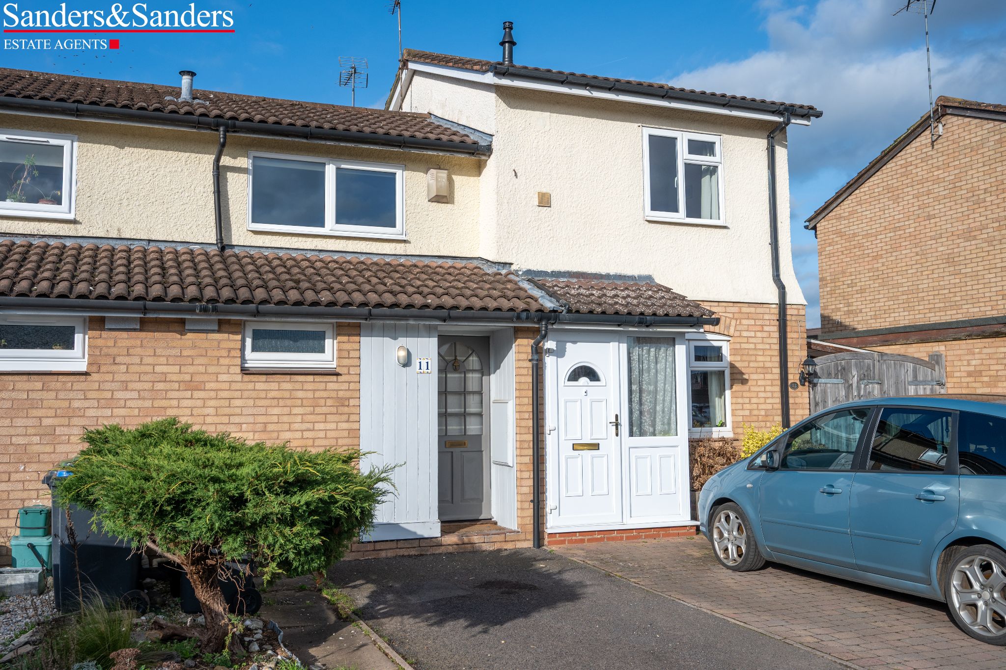 1 bedroom mid terraced house For Sale Alcester - Photograph 1
