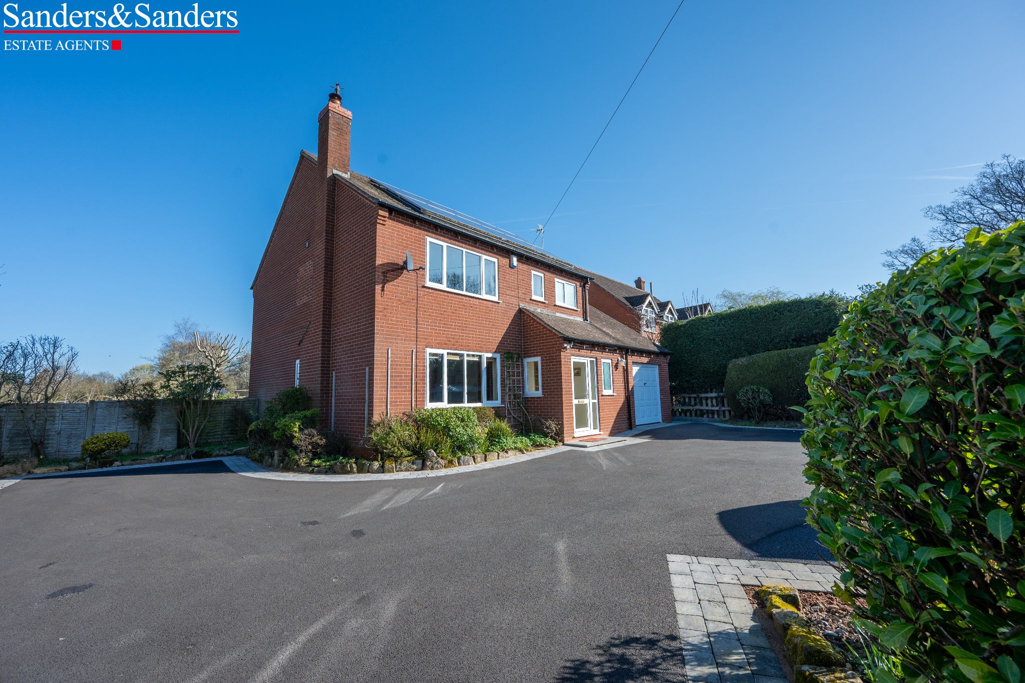 3 bedroom detached house For Sale in New End, Astwood Bank, Redditch - Photograph 1