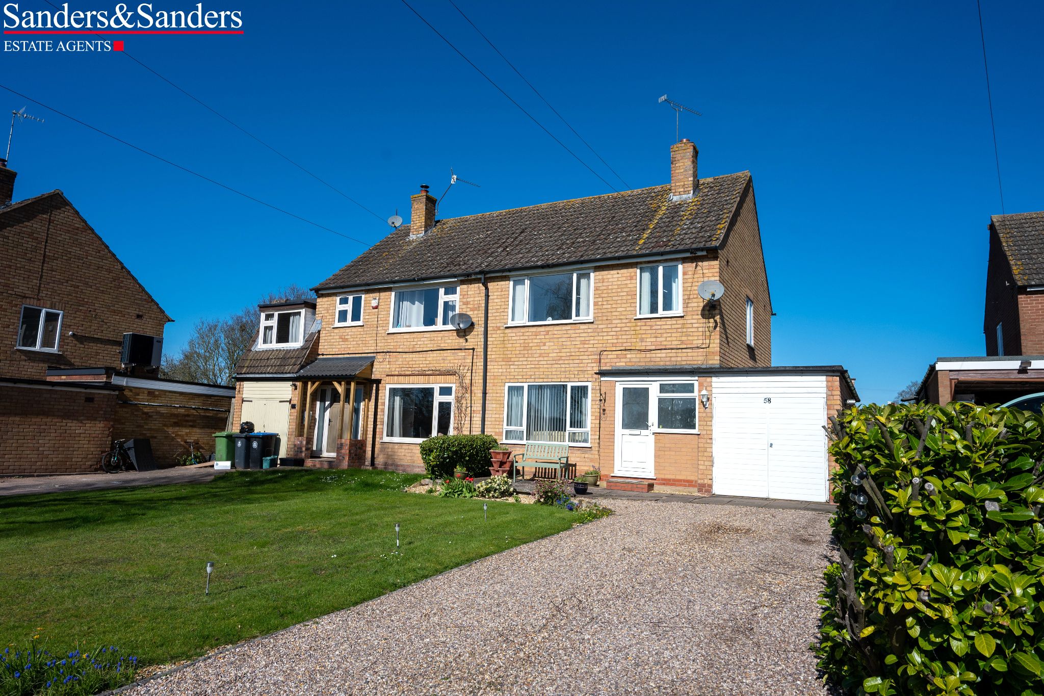 2 bedroom semi-detached house For Sale in Great Alne, Alcester - Property photograph