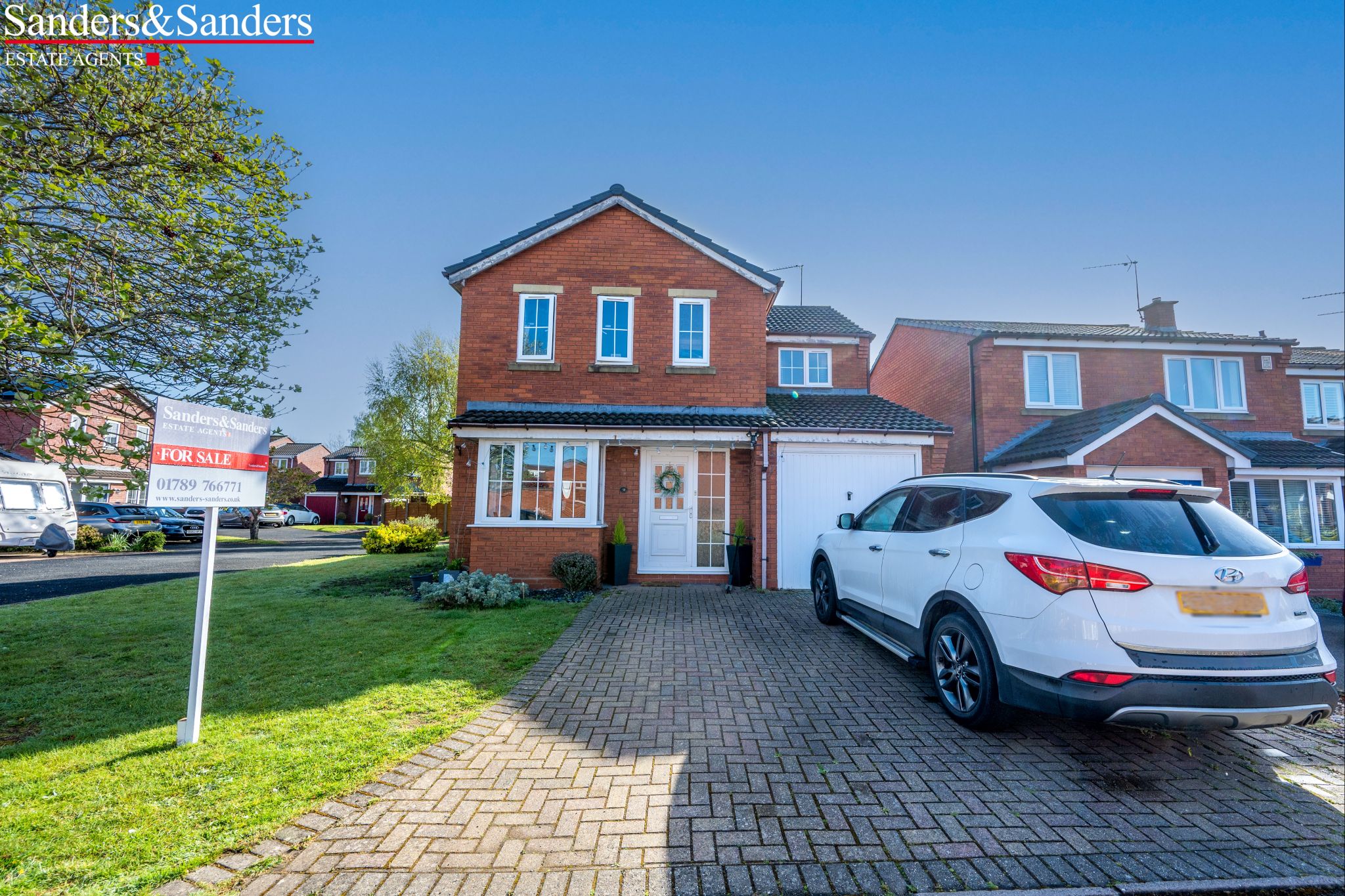 4 bedroom detached house For Sale Alcester - Property photograph