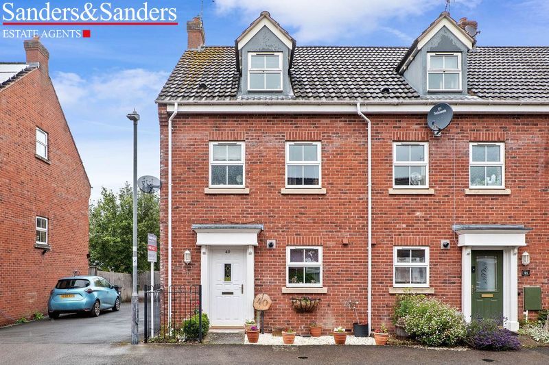 3 bedroom end terraced house To Let Alcester - Photograph 1