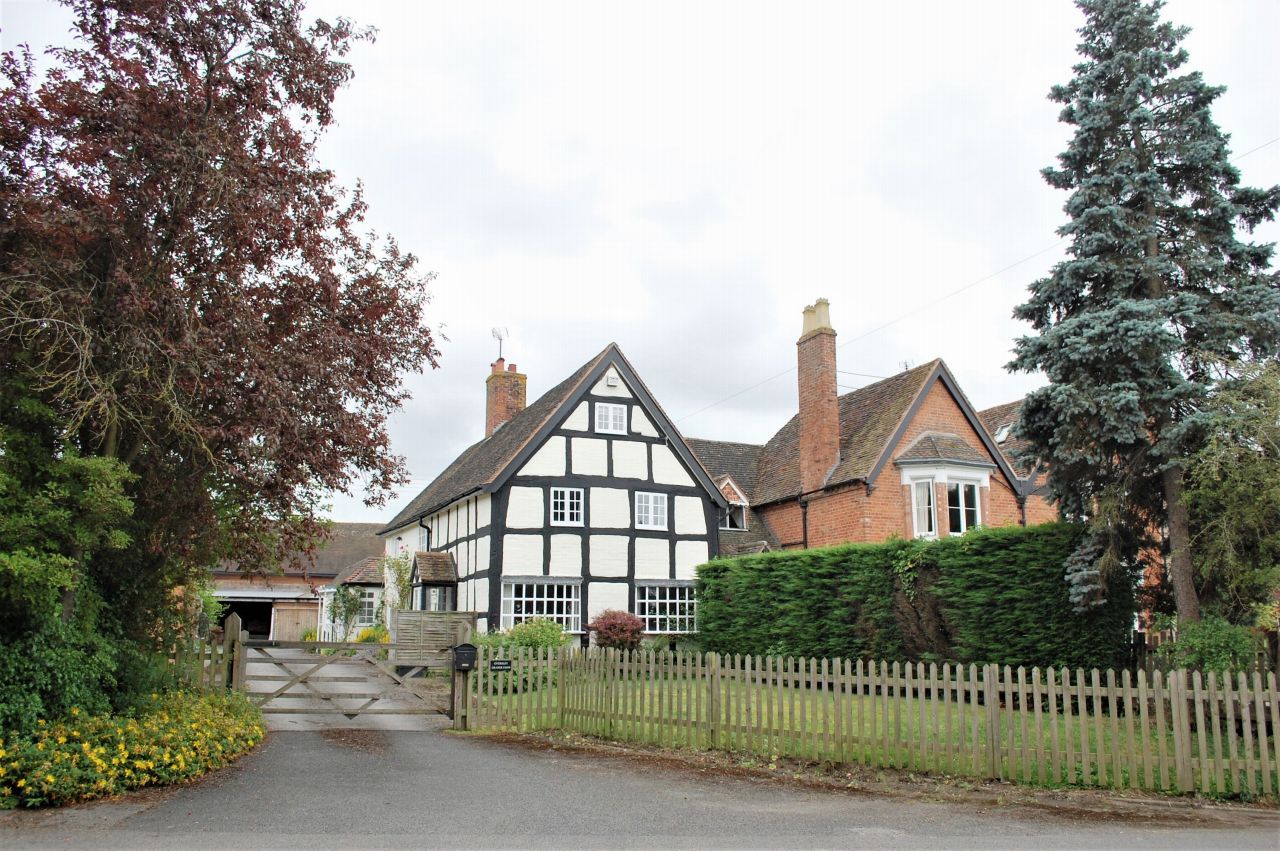 4 bedroom barn conversion house SSTC in Oversley Green, Alcester - Photograph 1
