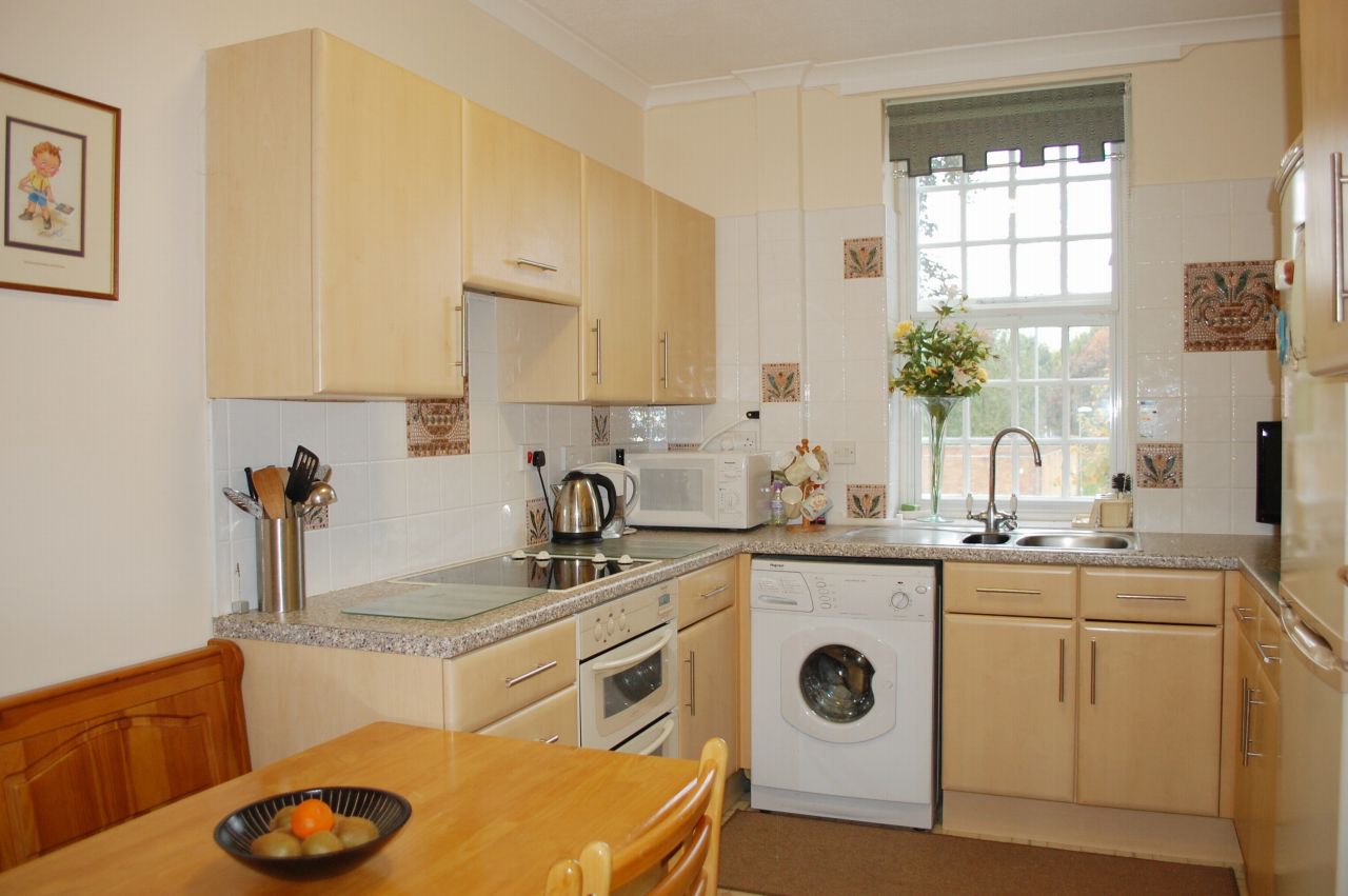 2 bedroom flat flat/apartment For Sale Alcester - Photograph 4