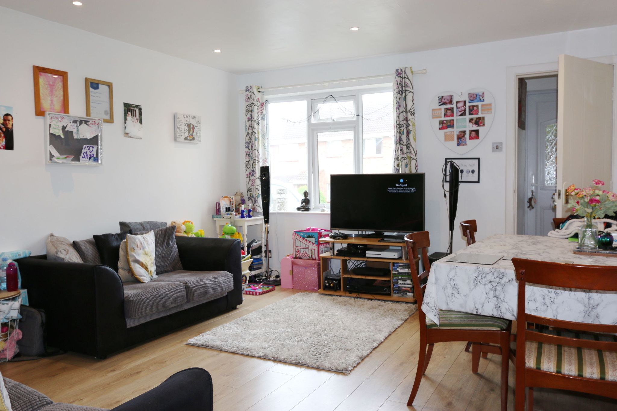 2 bedroom semi-detached house For Sale Alcester - Photograph 2