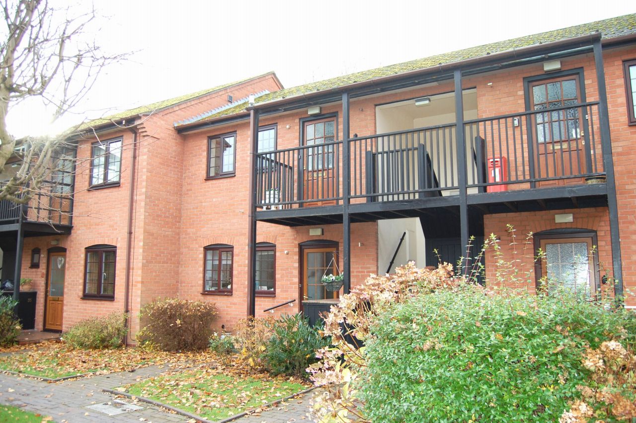 1 bedroom apartment flat/apartment Reserved Alcester - Photograph 1