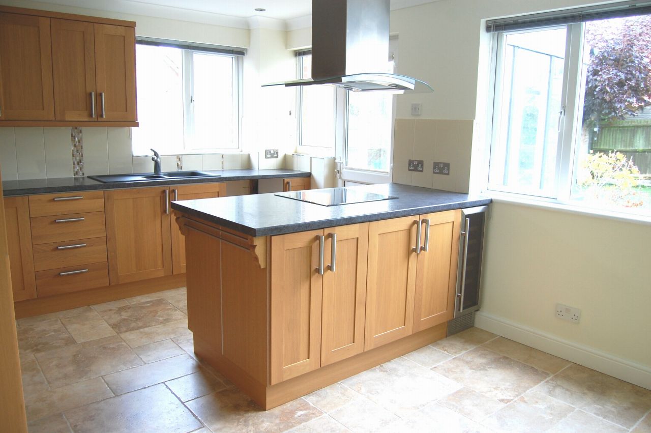 3 bedroom semi-detached house To Let Alcester - Photograph 4