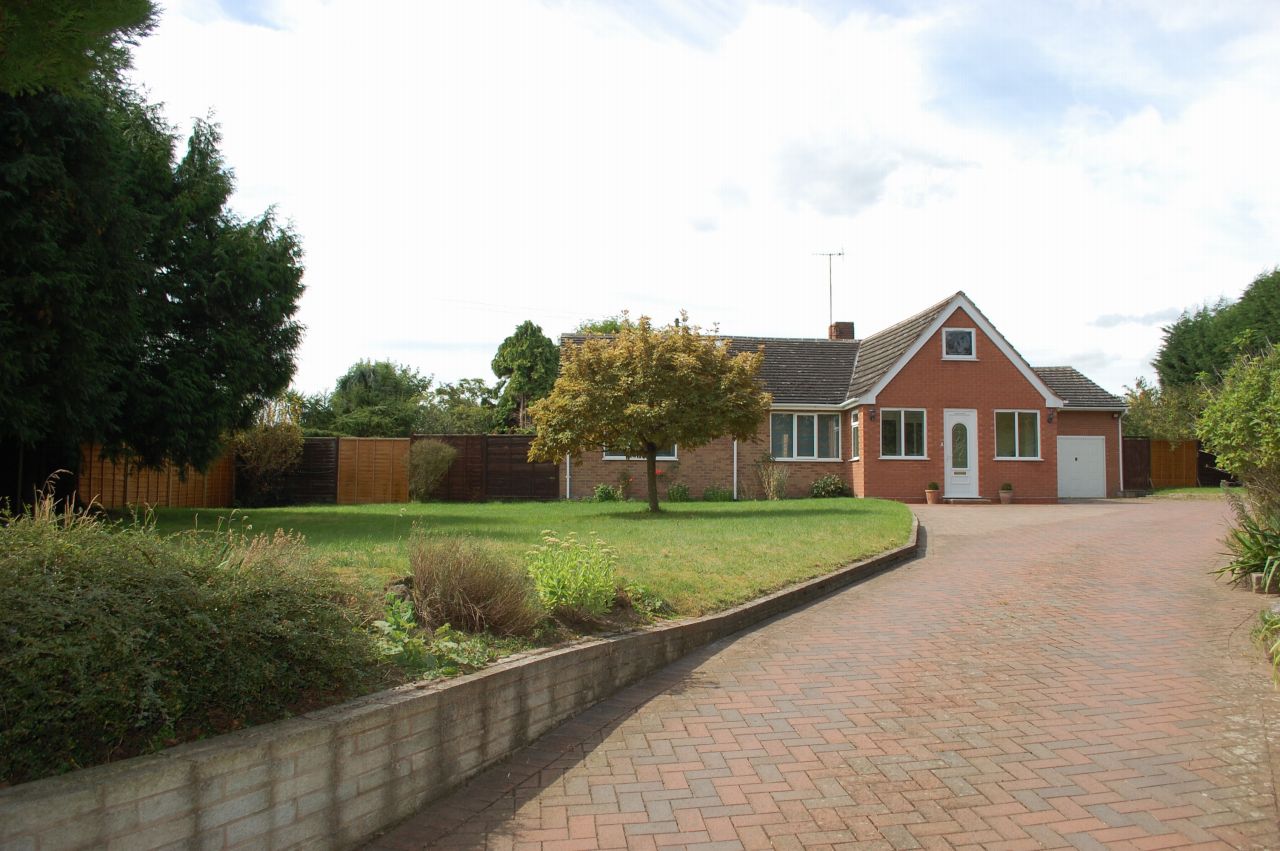 4 bedroom detached house For Sale in Exhall, Alcester - Photograph 1
