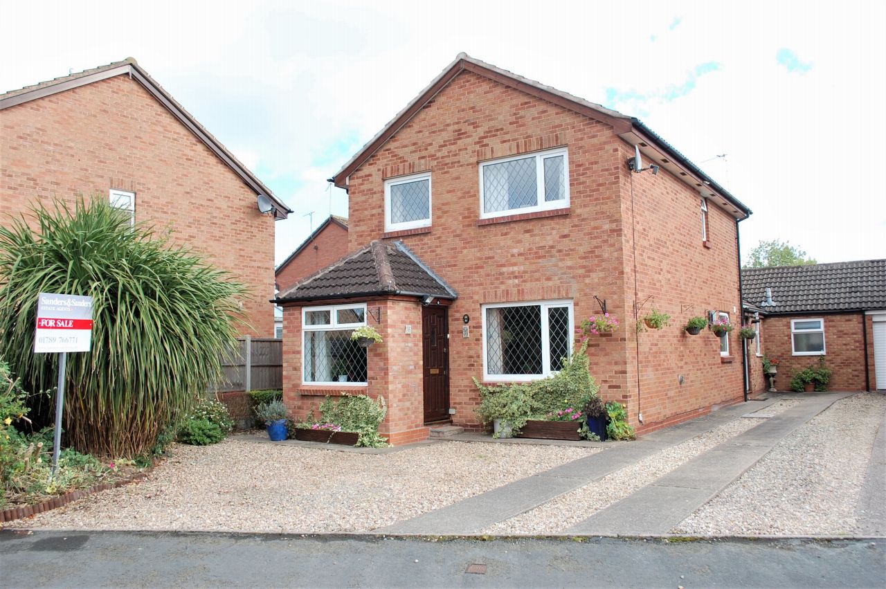 5 bedroom link detached house For Sale Alcester - Photograph 1