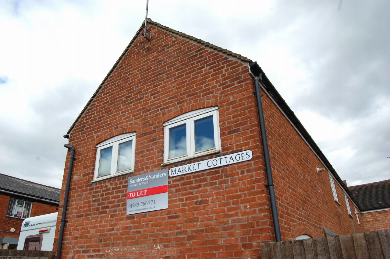 1 bedroom end terraced house To Let Alcester - Photograph 1