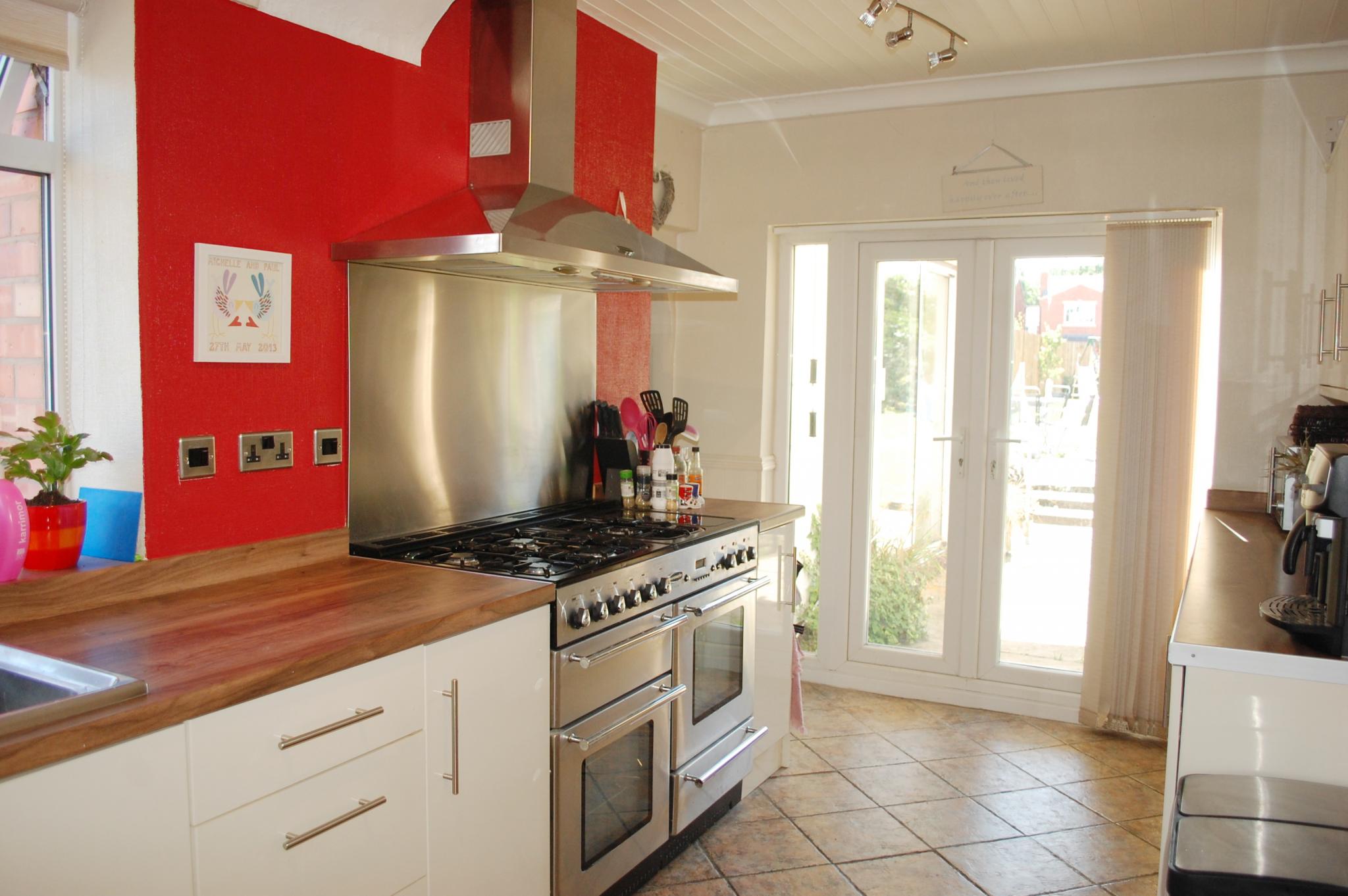 3 bedroom detached house SSTC Alcester - Photograph 4