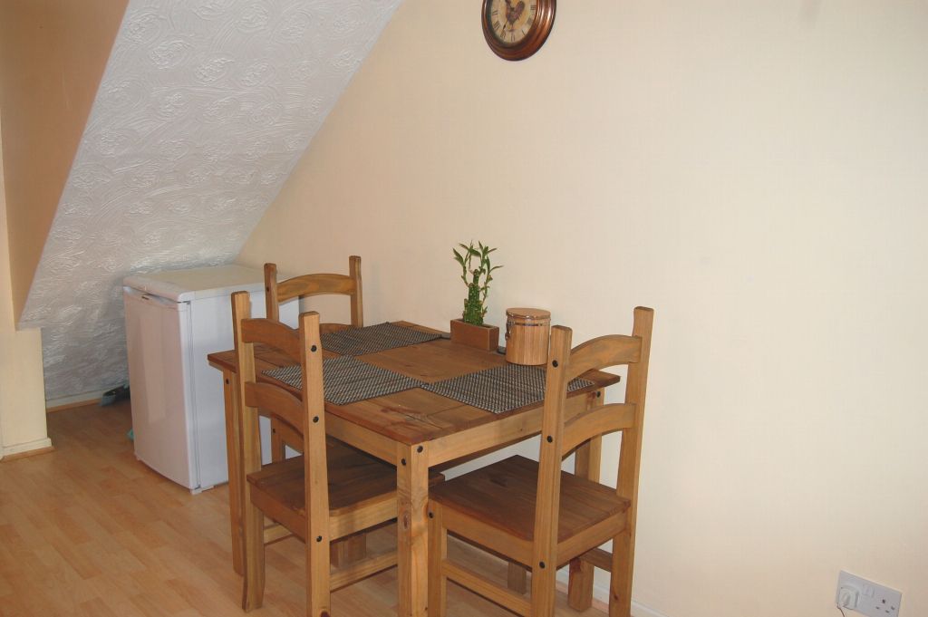 1 bedroom duplex flat/apartment To Let Bidford On Avon - Photograph 3
