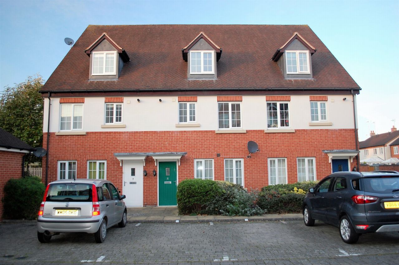 3 bedroom duplex flat/apartment For Sale Alcester - Photograph 1