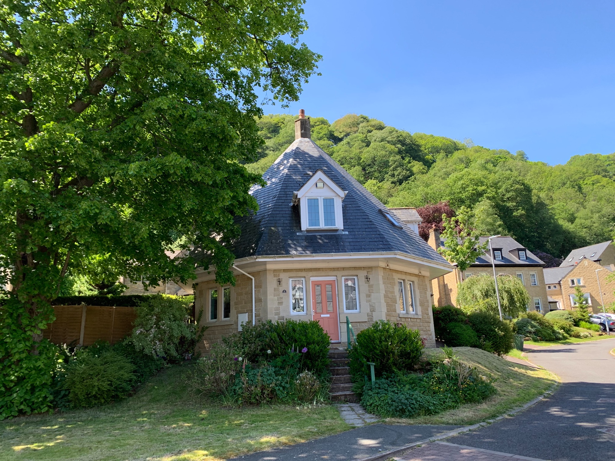 3 bedroom detached house For Sale in Todmorden - Photograph 1.