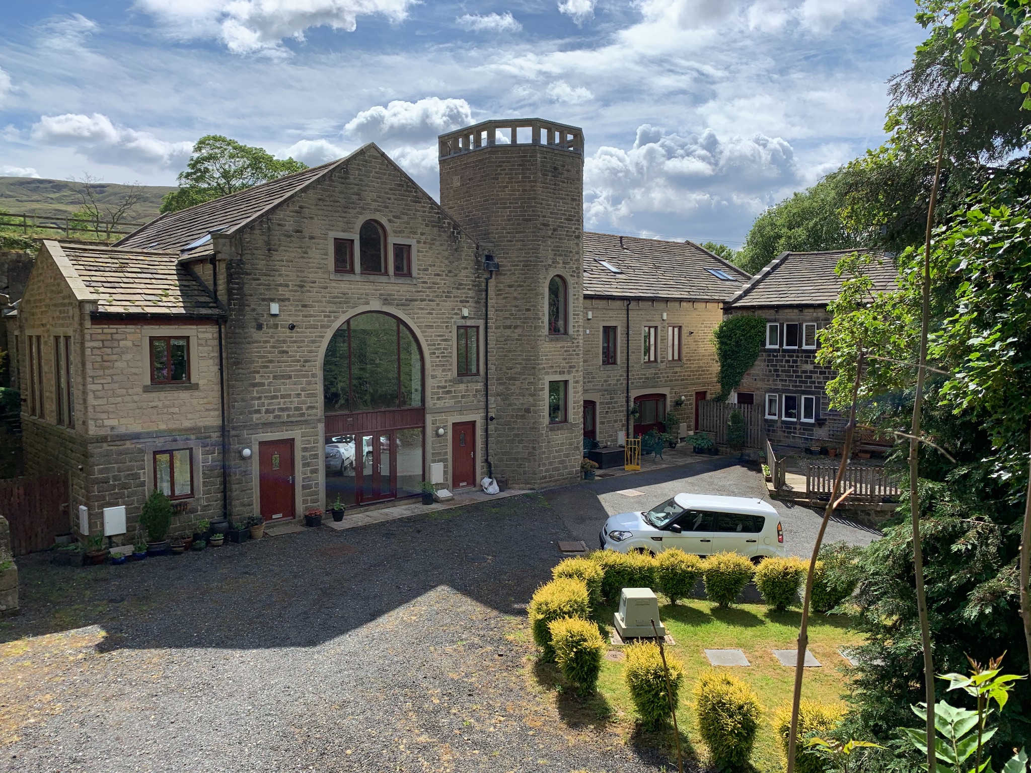 4 bedroom mews house For Sale in Calderdale - Photograph 1.