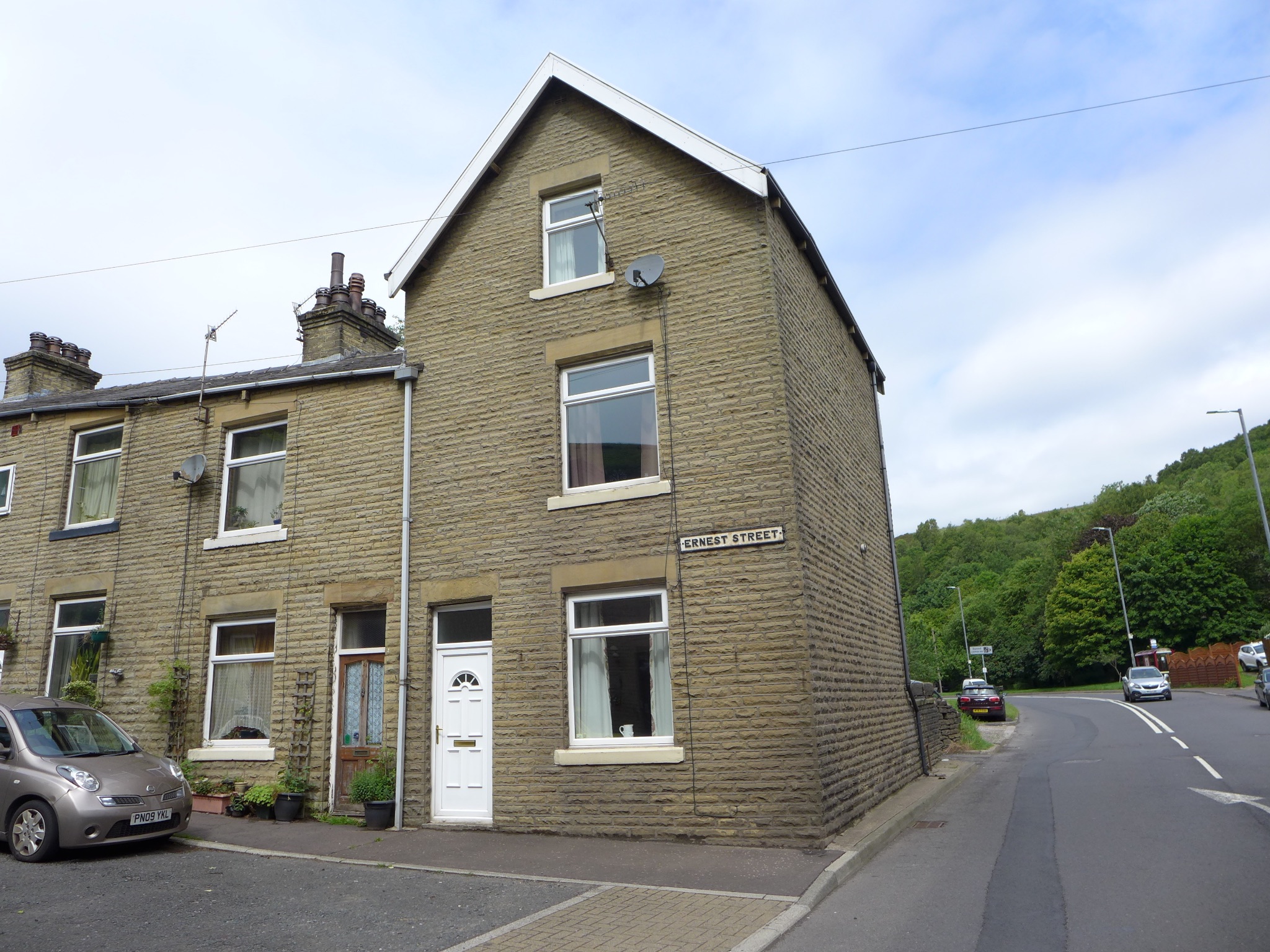 3 bedroom end terraced house For Sale in Todmorden - Photograph 1.