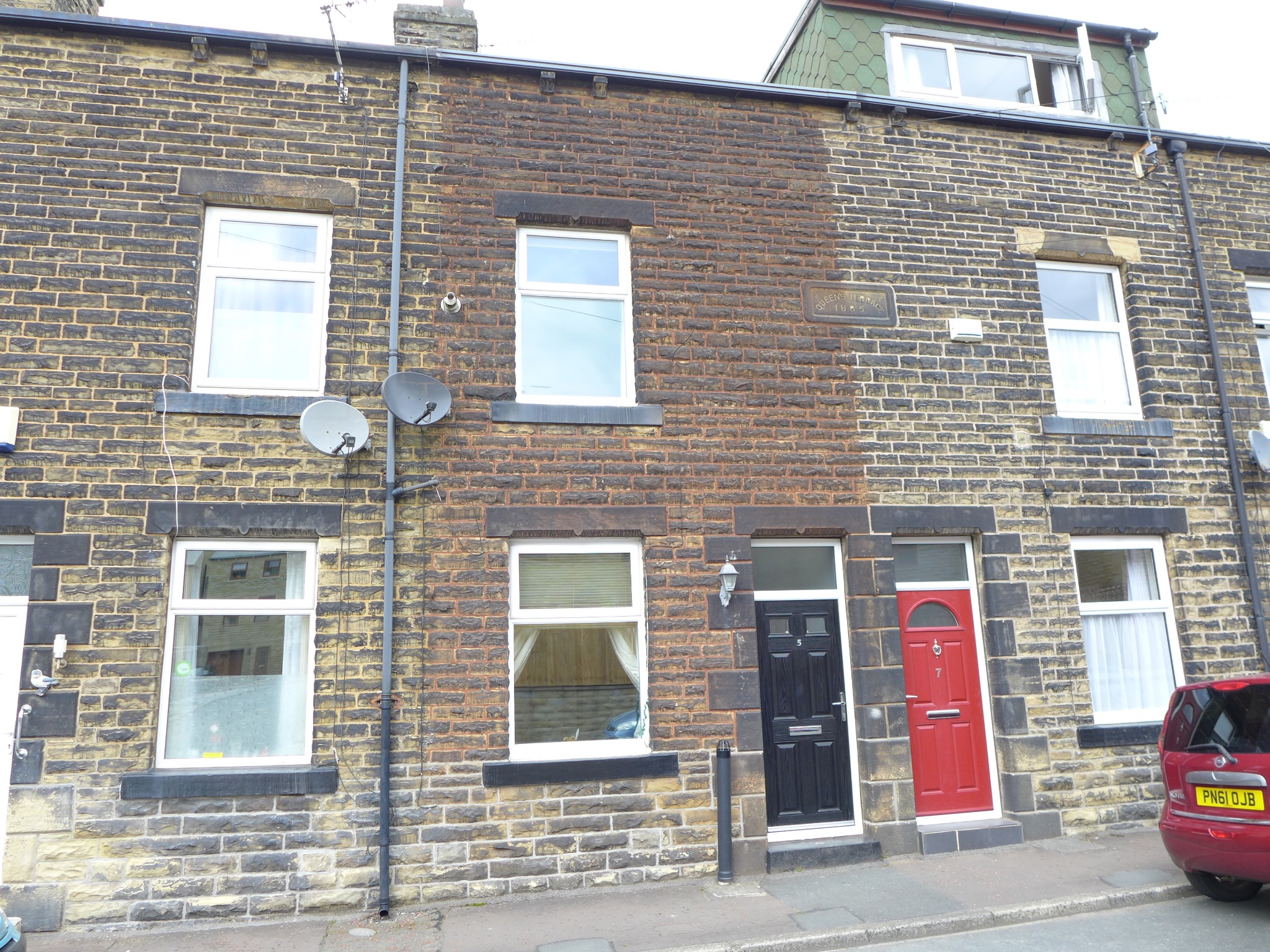 3 bedroom mid terraced house For Sale in Todmorden - Photograph 1.