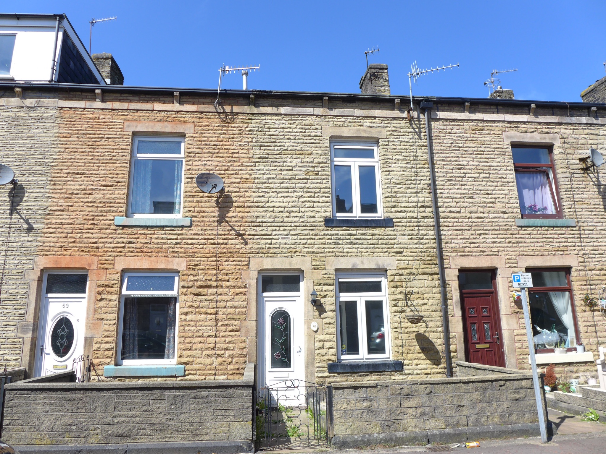 3 bedroom mid terraced house For Sale in Todmorden - Photograph 1.