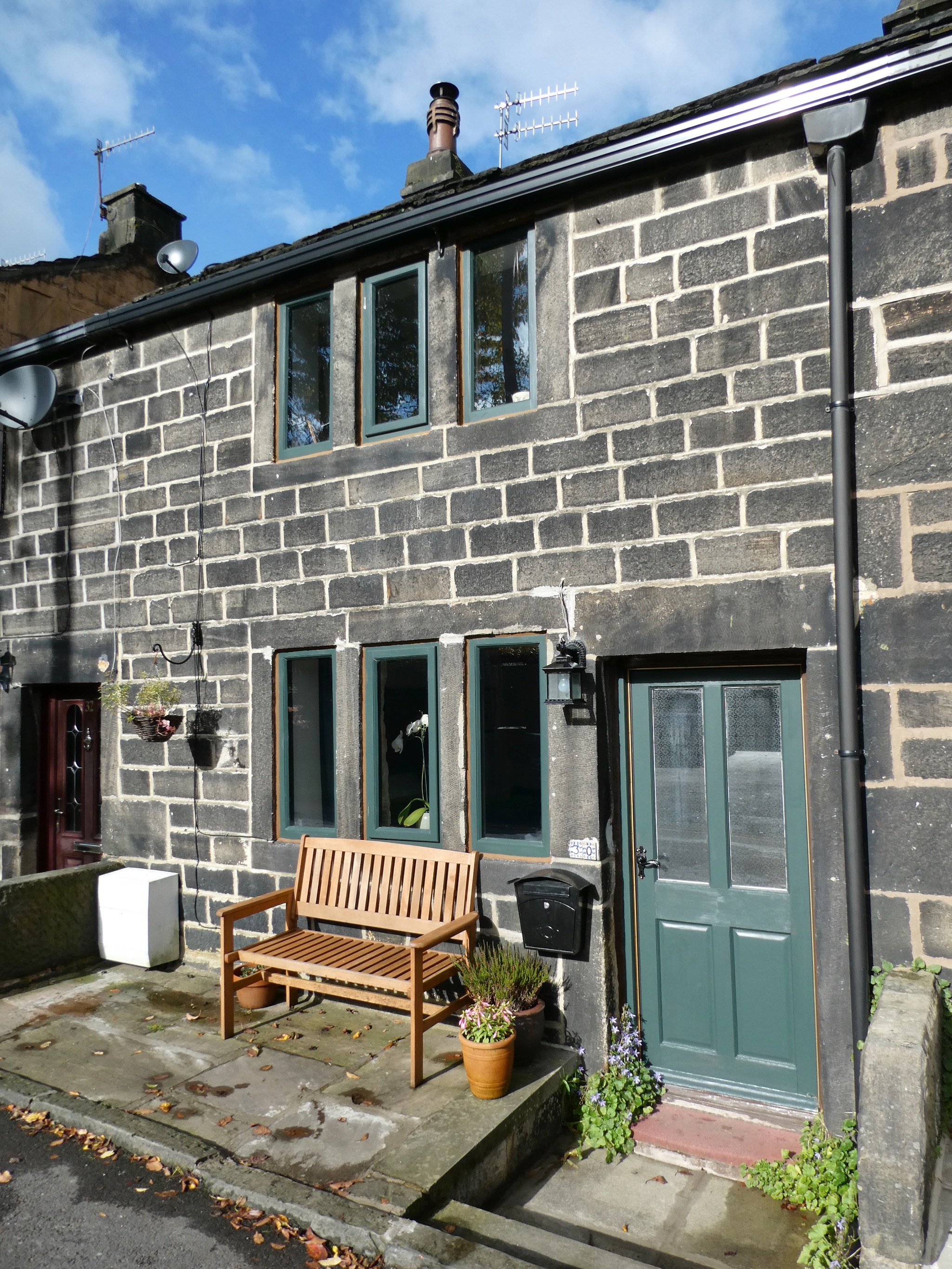2 bedroom cottage house For Sale in Calderdale - Photograph 1.
