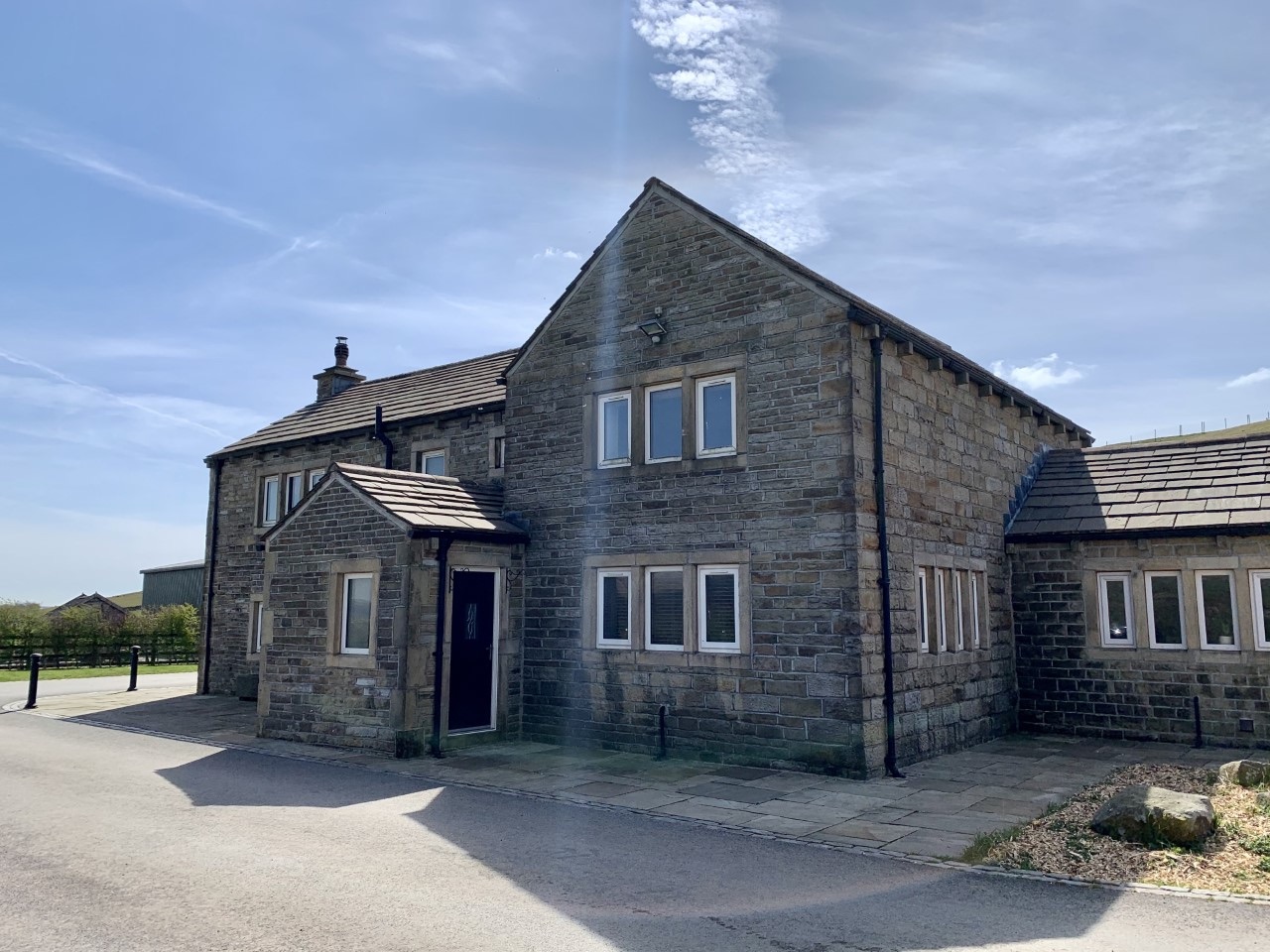 3 bedroom detached house For Sale in Todmorden - Photograph 7.
