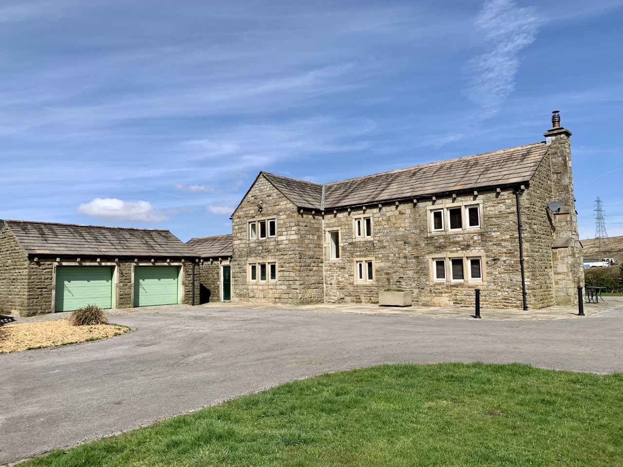 3 bedroom detached house For Sale in Todmorden - Photograph 5.