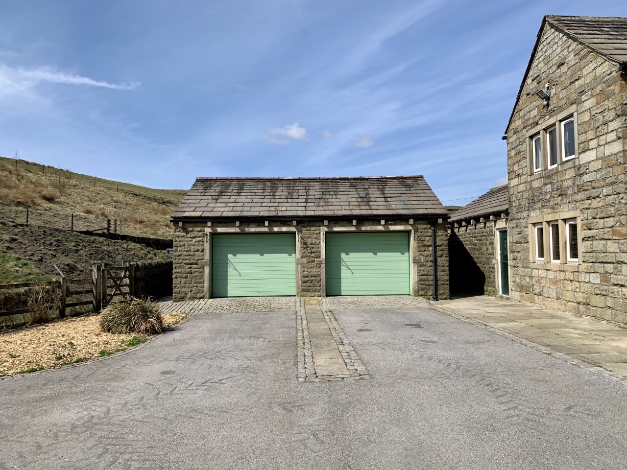 3 bedroom detached house For Sale in Todmorden - Photograph 6.