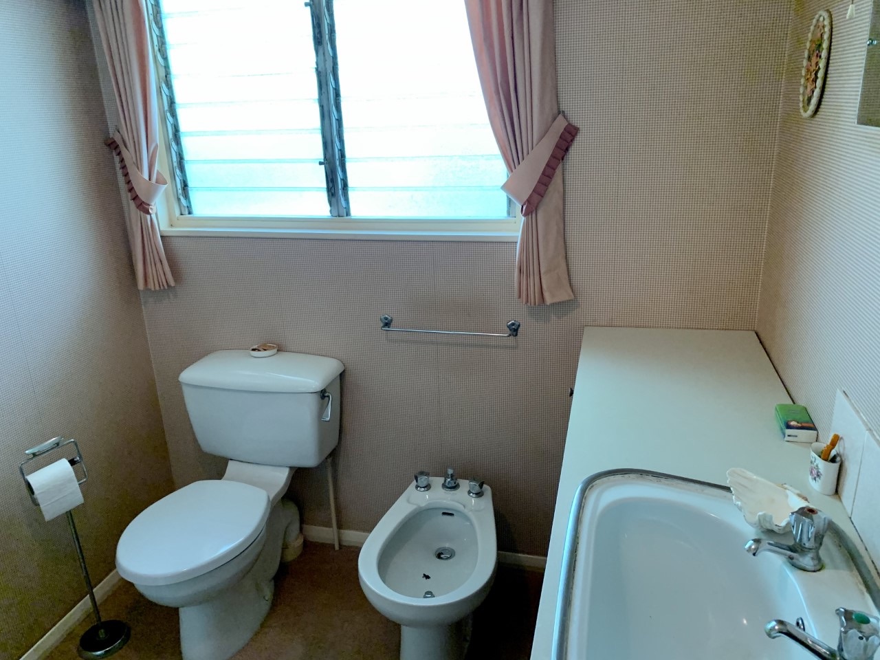 4 bedroom detached bungalow For Sale in Todmorden - Photograph 16.