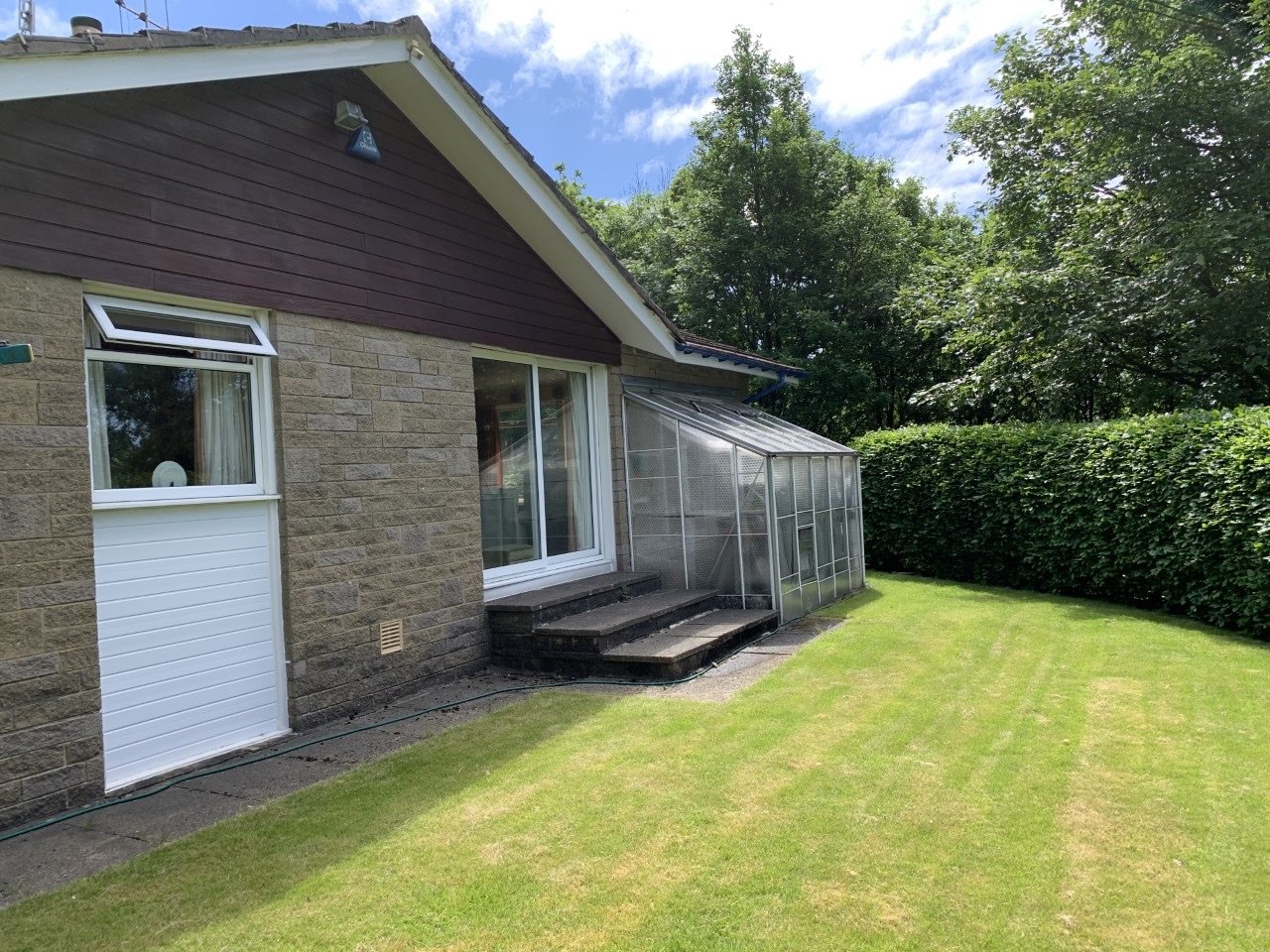 4 bedroom detached bungalow For Sale in Todmorden - Photograph 25.