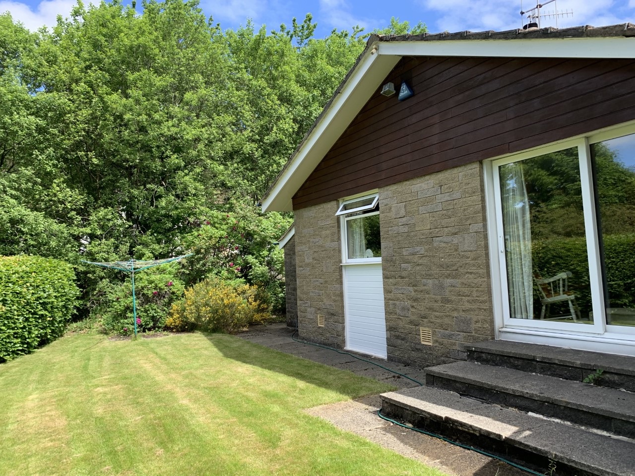 4 bedroom detached bungalow For Sale in Todmorden - Photograph 24.