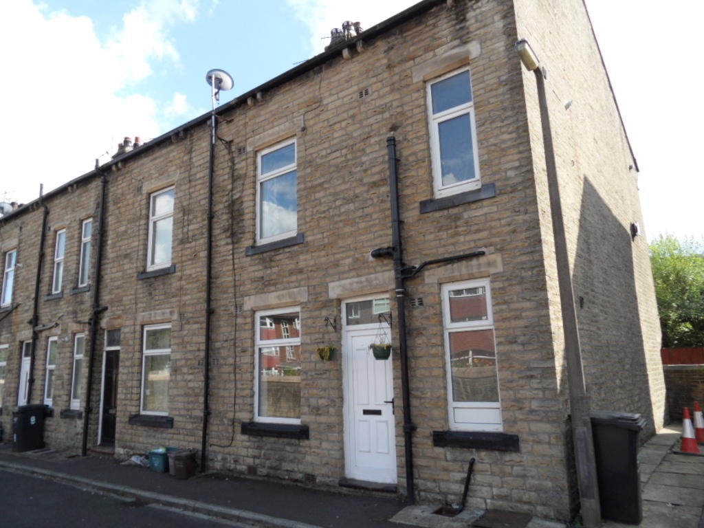 2 bedroom end terraced house For Sale in Todmorden - Photograph 1.