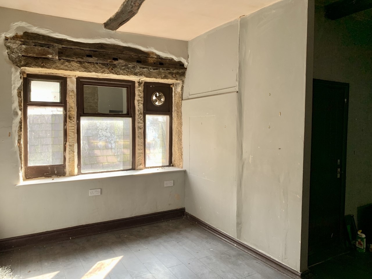 Retail To Let in Calderdale - Photograph 9.