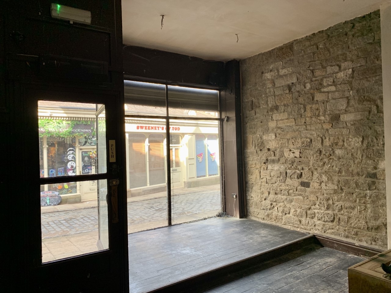 Retail To Let in Calderdale - Photograph 7.
