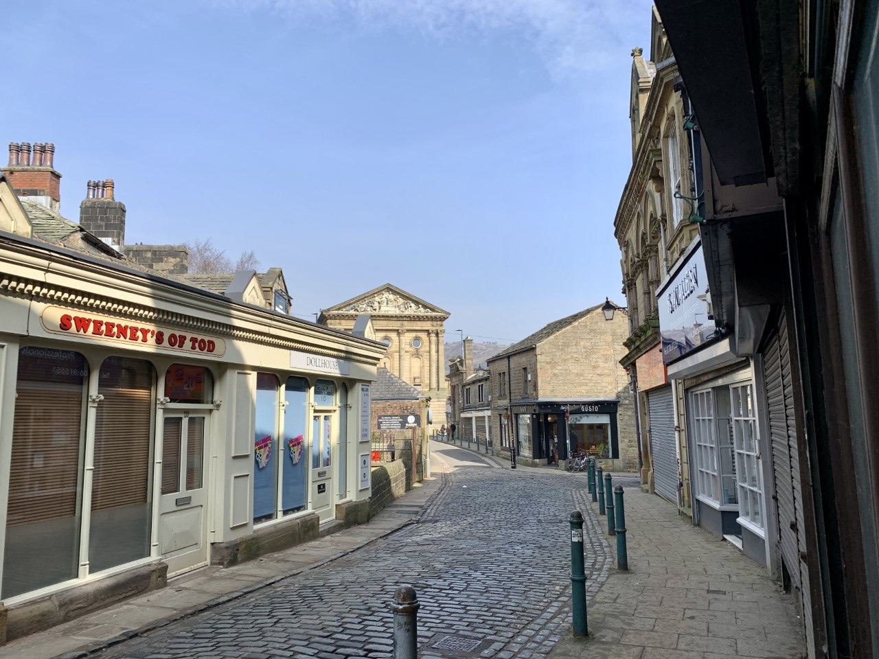 Retail To Let in Calderdale - Photograph 3.