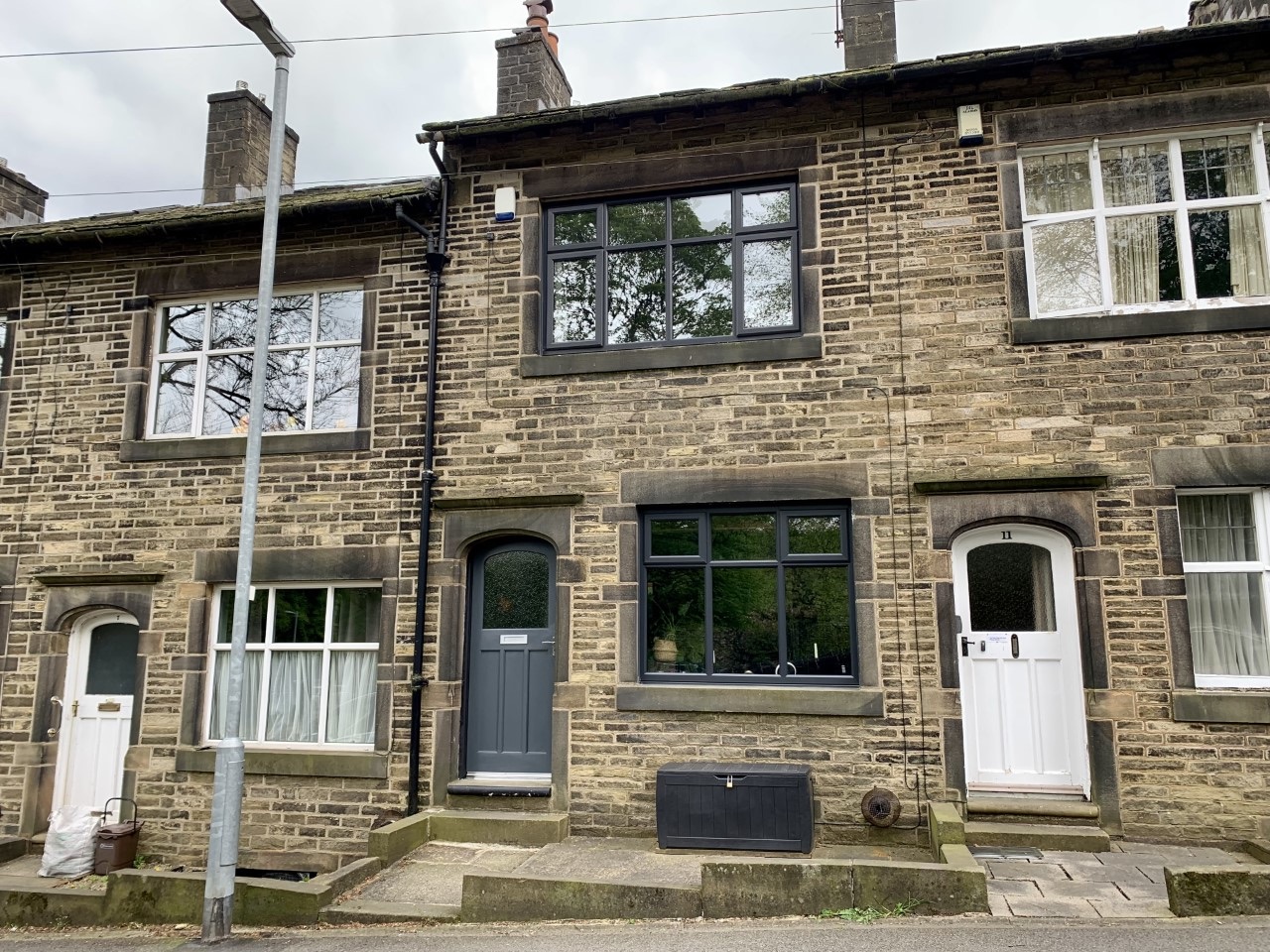 3 bedroom cottage house For Sale in Calderdale - Photograph 1.