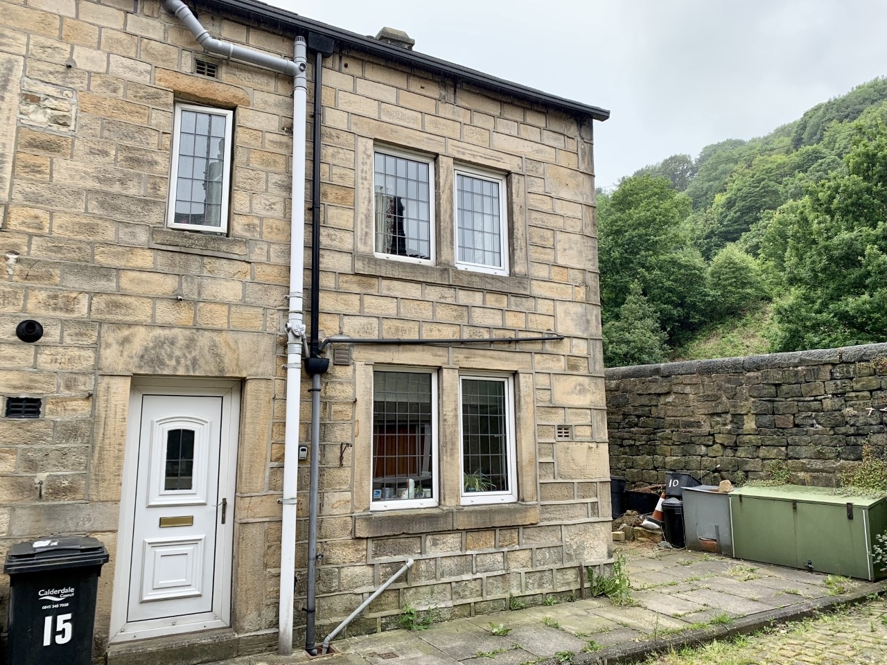 2 bedroom cottage house For Sale in Todmorden - Photograph 2.
