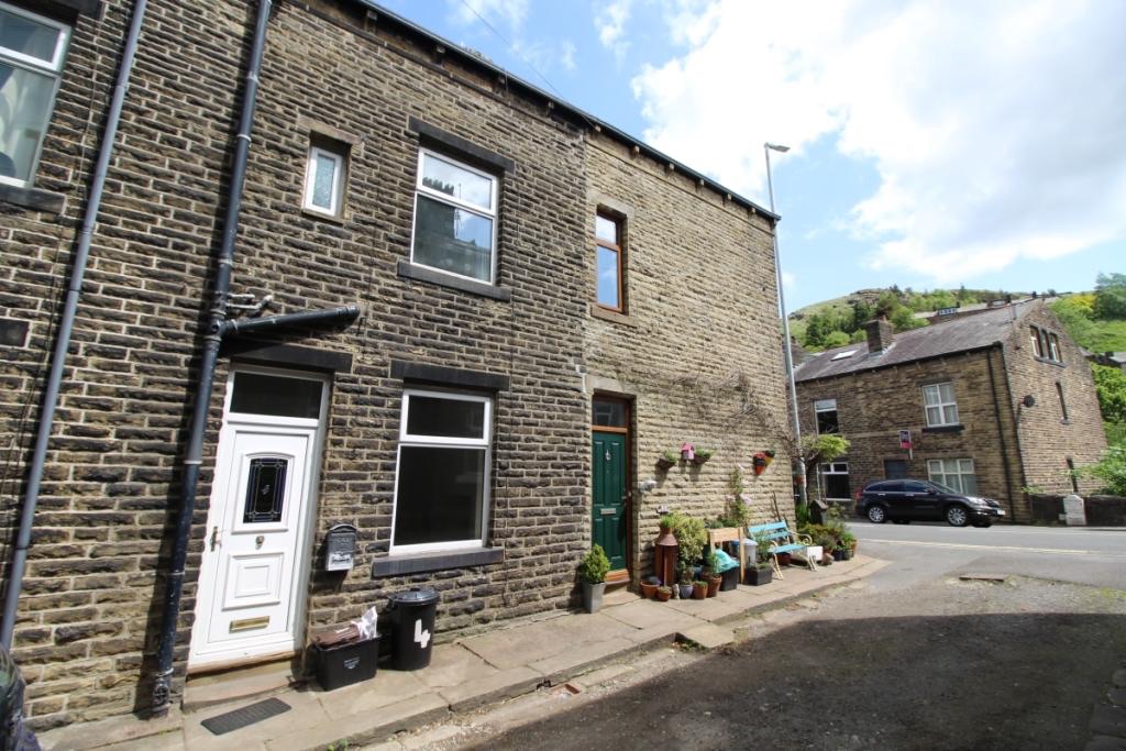 3 bedroom mid terraced house  in Todmorden - Property photograph.