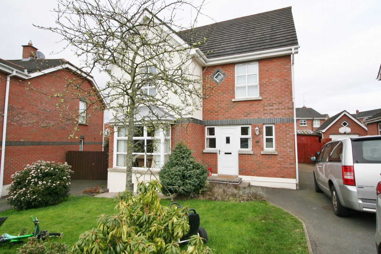 4 bedroom detached house Sold in Antrim - Photograph 1