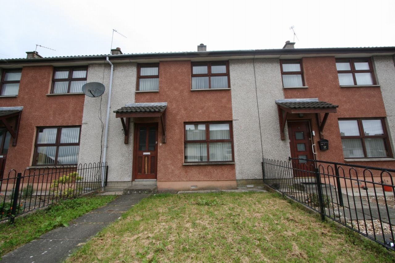 3 bedroom mid terraced house To Let in Antrim - Photograph 1